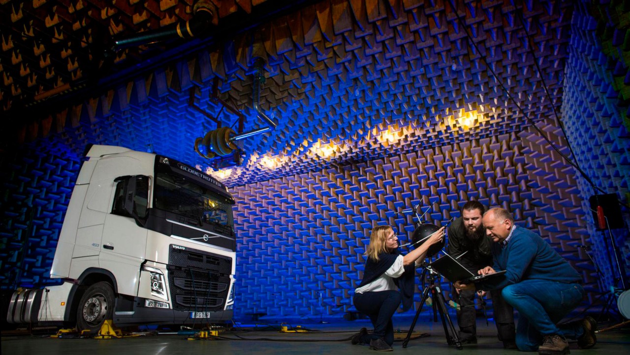 NVH engineers in Volvo Trucks’ Noise & Vibration Laboratory.